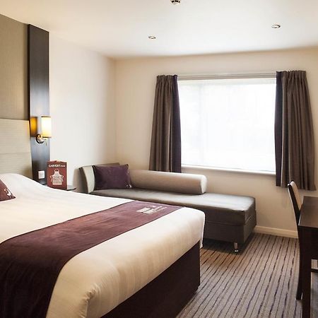 Premier Inn Manchester - Wilmslow Extérieur photo