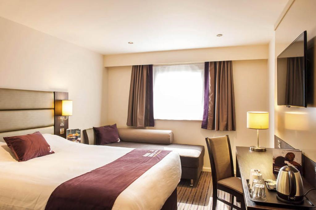 Premier Inn Manchester - Wilmslow Extérieur photo