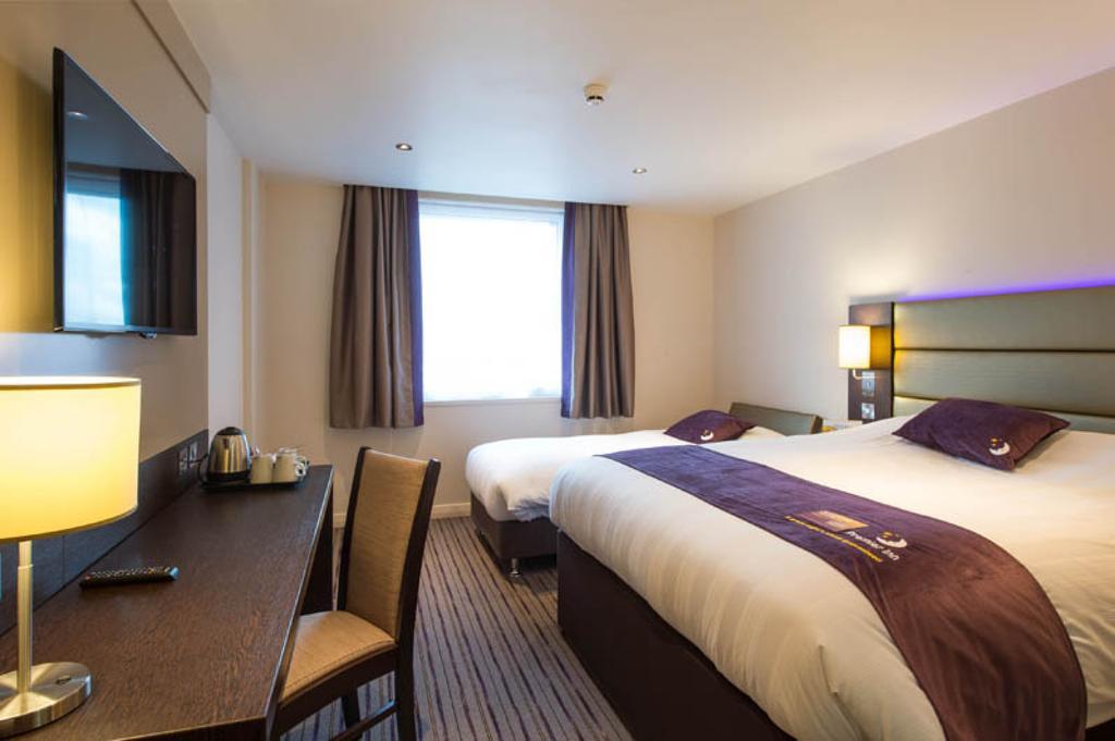 Premier Inn Manchester - Wilmslow Extérieur photo