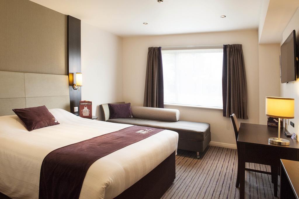 Premier Inn Manchester - Wilmslow Extérieur photo