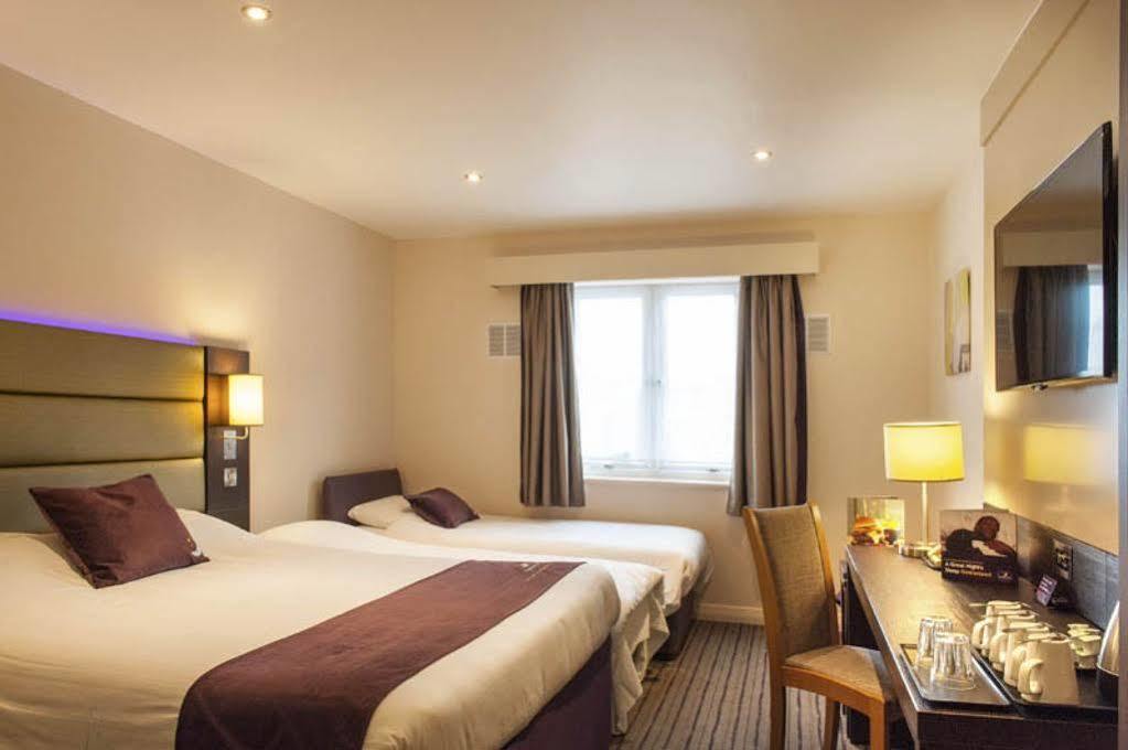Premier Inn Manchester - Wilmslow Extérieur photo